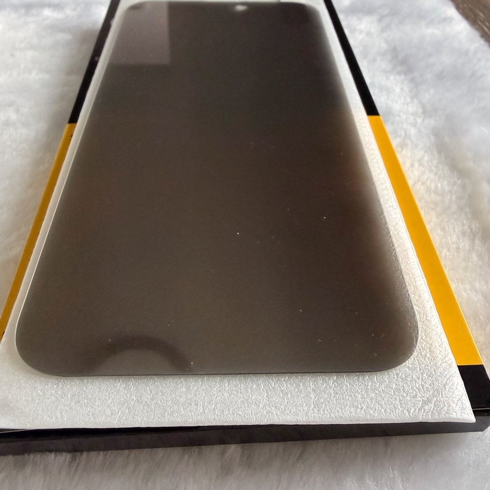 Privacy Screen Protector iPhone 14 ProMax - Picture 2 of 3